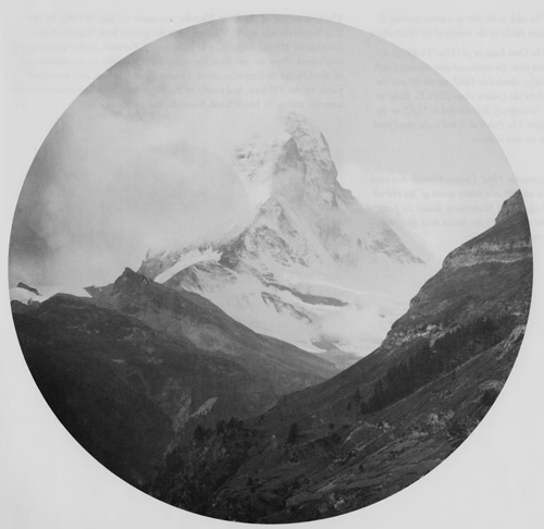 Das Matterhorn in den Wolken, Fotografie von Edward Whymper. Das Matterhorn in den Wolken, Fotografie von Edward Whymper.